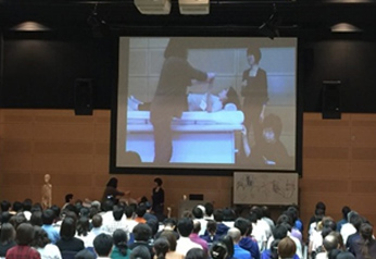 入学と同時に、提携団体へ加入して、月に1回技術の研修を受けましょう