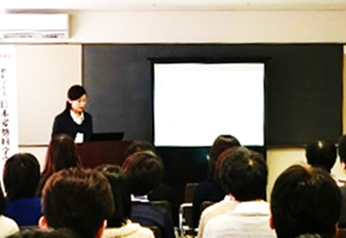 姿勢セラピスト専門学院の選択授業で海外での解剖実習もできます。学会での、論文発表も！