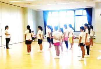 小学校にて生徒向けの講演会